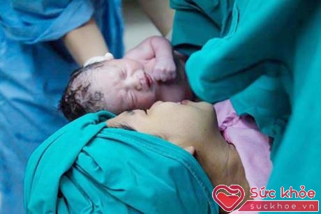 Sinh mổ là một ca phẫu thuật nguy hiểm, chính vì vậy mẹ cần đặc biệt chú ý đến việc chăm sóc, phục hồi sức khỏe sau sinh.