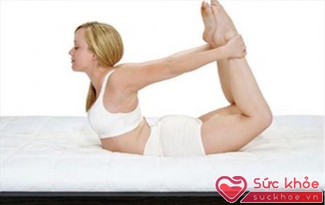Một vài động tác đơn giản ngay trên giường giúp bạn sảng khoái hơn