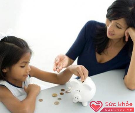 Học cách sử dụng tiền từ bé giúp ích rất nhiều cho con khi lớn lên.