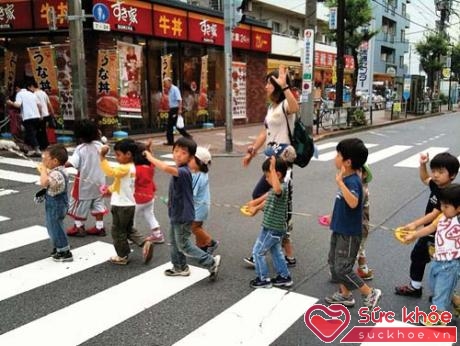 Người Nhật luôn tuân thủ giao thông nhờ được giáo dục từ nhỏ