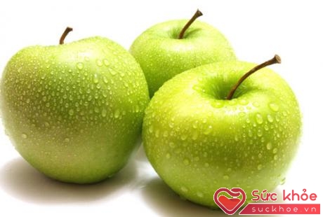 Một trong những cách chọn hoa quả tươi ngon để bày ban thờ là chọn táo và lê.