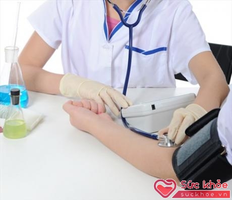 Người bị cao huyết áp cần phải theo dõi huyết áp thường xuyên
