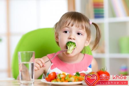 Trẻ nên lấy vitamin từ một chế độ ăn cân bằng