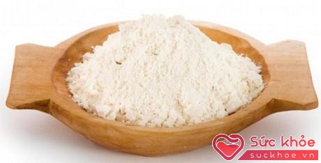 Nguyên liệu chính trong cách đắp mặt nạ bột gạo là bột gạo xay