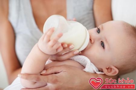 Sữa là thức ăn rất tốt cho trẻ giúp cho chế độ ăn của trẻ cân đối hơn
