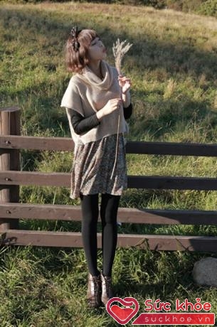 Mix cùng chân váy hoa, legging và combat boots - style cực chuẩn cho teen girl yêu thích phong cách vintage.