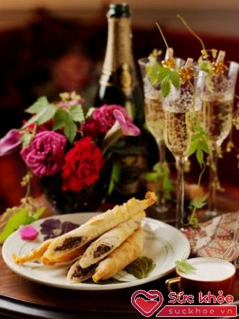 Champagne là gợi ý hay cho những buổi tụ tập bạn bè, trò chuyện và món đồ uống ngày tết nhiều người lựa chọn