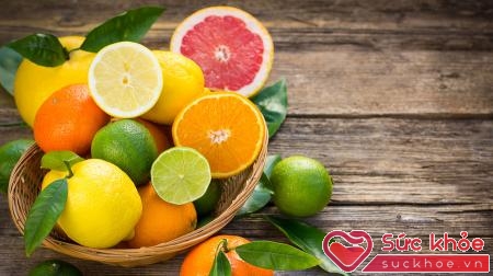  Trong cam có nhiều vitamin C giúp đẩy nhanh quá trình tổng hợp collagen