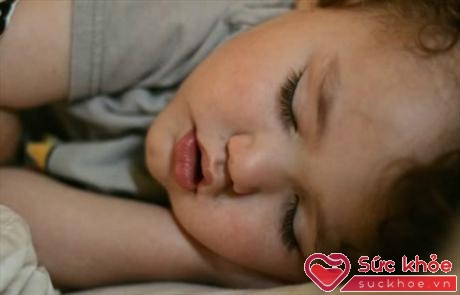 Trẻ 2-3 tuổi cần ngủ ít nhất 11 tiếng mỗi ngày