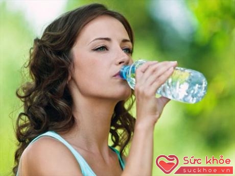Uống nước giúp thức ăn tiêu hóa nhanh hơn