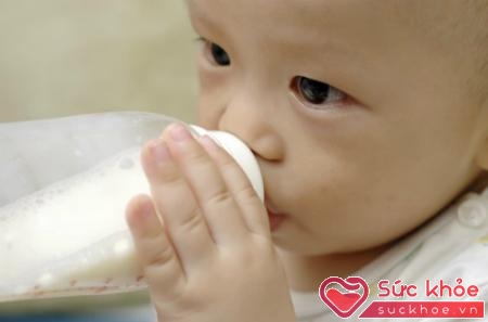 Mỗi ngày nên cung cấp cho bé 500-700 ml sữa
