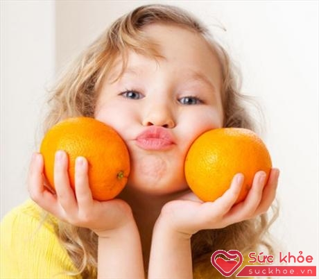 Chỉ nửa trái cam mỗi ngày là đủ với cơ thể bé kể cả bé