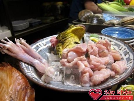 Món sashimi ếch sống là đặc sản ở Nhật Bản