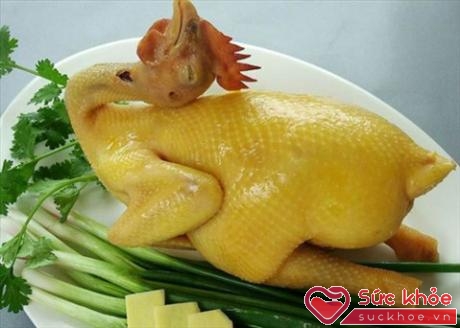 Con gà như biểu tượng văn hoá đi liền với tín ngưỡng tôn sùng mặt trời của nghề nông, dần thành phong tục của mọi gia đình Việt Nam