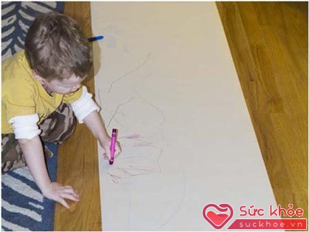 Cho bé tô màu, vẽ vừa khuyến khích tài năng phát triển, vừa cho mẹ thời gian rảnh rang hiếm có