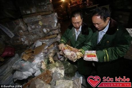 Nhà chức trách Trung Quốc đã thu giữ hơn 100.000 tấn thịt lợn, thịt gà, thịt bò đông lạnh để từ vài thập kỉ qua