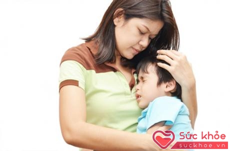 Trẻ thường có triệu chứng ho khò khè, liên tục và kéo dài, làm cha mẹ lo lắng.
