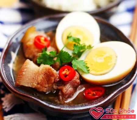Thịt kho trứng là món ăn dễ dàng được tìm thấy trong bữa ăn ngày Tết của người dân Nam Bộ