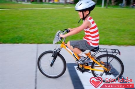 Đi xe đạp giúp bé vận động nhiều hơn