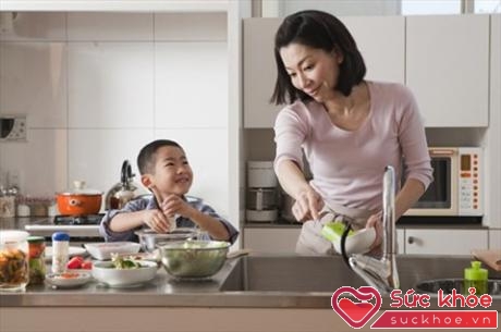 Vào bếp mang lại nhiều lợi ích cho trẻ