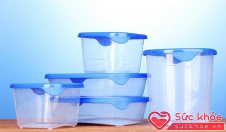 Kiểm tra lại những hộp đựng thức ăn trong nhà bạn