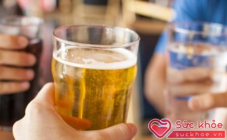 Dùng nhiều rượu bia trong lễ tết gây hại cho cơ thể