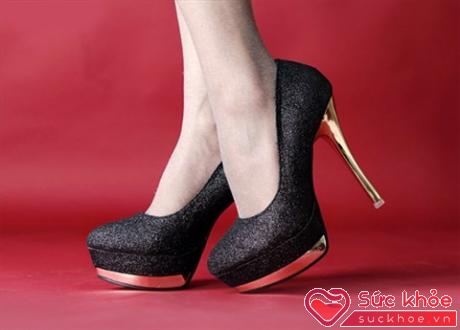 Giày cao gót giúp tôn lên vóc dáng của phái đẹp