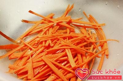 Thái sợi cà rốt