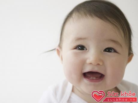 Trẻ 3 tháng tuổi cười nhiều hơn và thích 