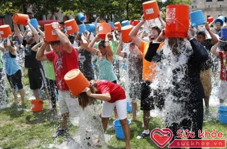 Trào lưu Thử thách xô nước đá (Ice Bucket Challenge ) thu hút nhiều bạn trẻ trên khắp thế giới tham gia, kể cả ở Việt Nam