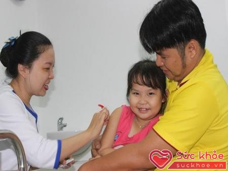 Tiêm vaccin phòng viêm não Nhật Bản cho trẻ tại TTYTDP quận Phú Nhuận (TP.HCM)