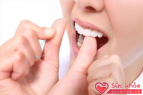 Dùng chỉ nha khoa là biện pháp khoa học cho răng chắc khỏe
