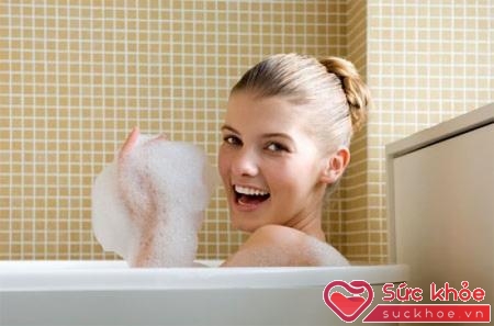 Tắm rửa giúp làm giảm lượng vi khuẩn trên da.
