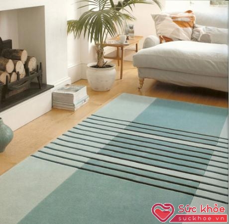 Sử dụng thảm trải sàn, rèm cửa là phương pháp giữ ấm cho ngôi nhà thủ công mà hiệu quả cao.