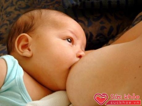 Trẻ được bú sữa mẹ sẽ thông minh và khỏe mạnh hơn