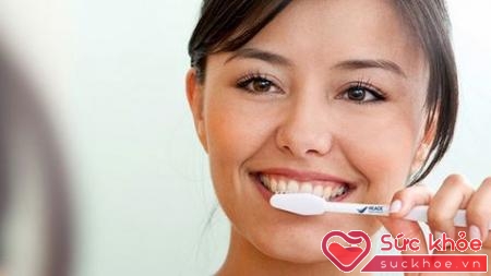 Chải răng đúng cách giúp răng trắng và đẹp.
