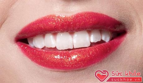 Nếu màu môi của bạn không được sáng, các màu son có ánh nhũ sẽ giúp đôi môi bạn tươi tắn hơn hẳn đấy!