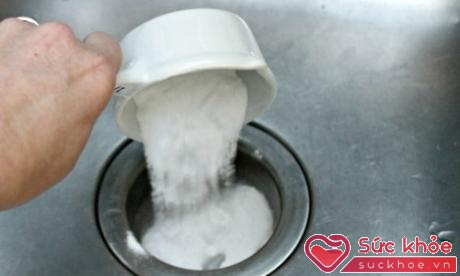 Bột baking soda có tác dụng tẩy rửa ống nước rửa bát hiệu quả