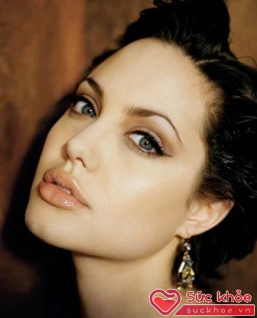 Đôi môi gợi cảm của Angelina Jolie là niềm ước mơ của nhiều người.