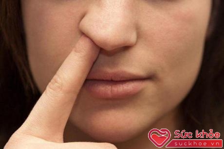 Sai lầm khi nặn mụn, ngoáy tai, ngoáy mũi khiến bạn dễ mắc ung thư, hỏng não - 4