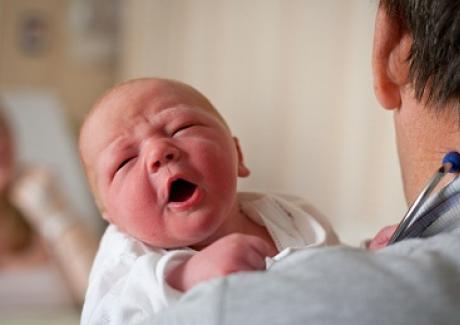 Rối loạn chuyển hóa bẩm sinh: bé tử vong chỉ sau vài cữ bú sữa mẹ