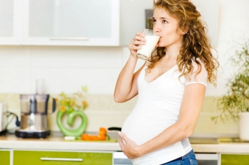 Bà bầu có nên uống sữa đậu nành không? Uống đậu nành như thế nào để tốt cho bà bầu nhất