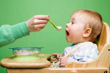 Bổ sung chế độ ăn cho trẻ bị suy dinh dưỡng như thế nào?
