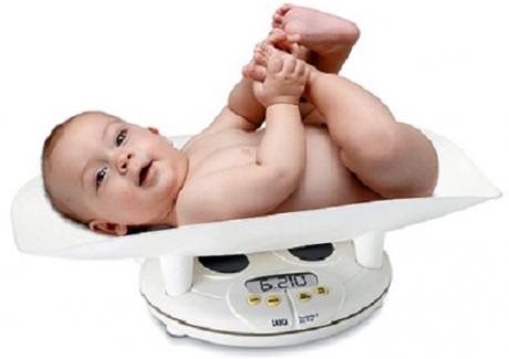 Trẻ sơ sinh bị suy dinh dưỡng hay không biểu hiện rõ ở chỉ số cơ thể