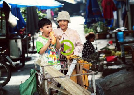 Nghẹn ngào xem phim ngắn "Mẹ" của danh hài Việt Hương