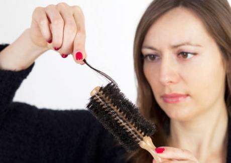 Mách bạn các mẹo làm giảm tóc rụng sau sinh cực hiệu quả