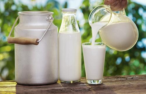 Không chỉ làm đẹp, tác dụng của sữa tươi còn giúp chúng ta khỏe hơn đấy!