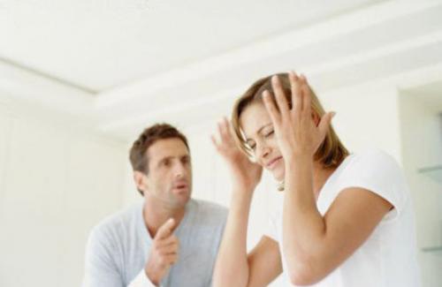 Chồng ghen tuông mù quáng cần phải làm gì để giữ tình cảm vợ chồng?