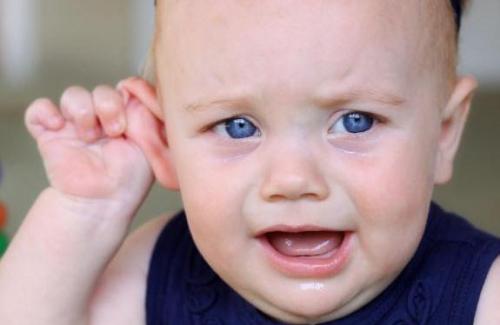 Nguyên nhân, triệu chứng và cách điều trị bệnh viêm tai ngoài ở trẻ em