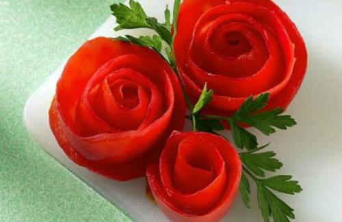 Cách tỉa hoa cà chua đơn giản trang trí món ăn ngày Tết